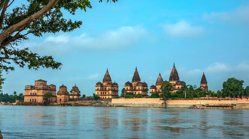 golden-triangle-tour-with-orchha-khajuraho